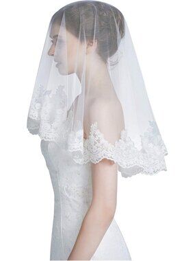 Elegant Ivory Fingertip Wedding Bridal Veil with Lace Applique Edge & Comb